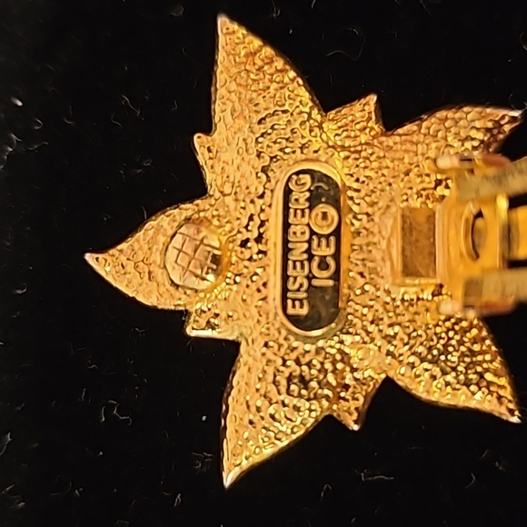 Vintage Poinsettia Earrings - Picture 8 of 9